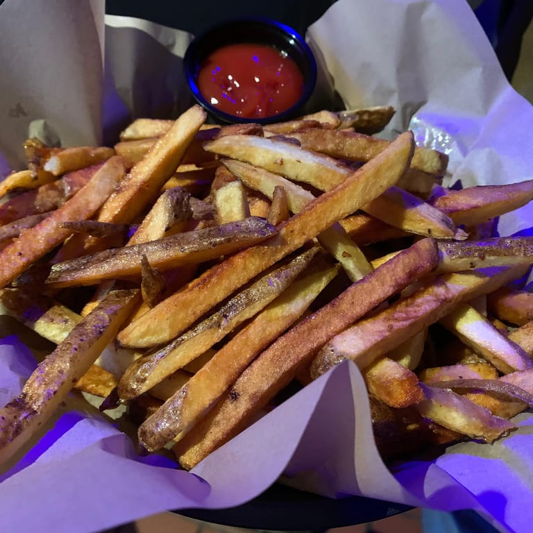 Crave-Worthy Fries: Perfect with Burgers & Tacos